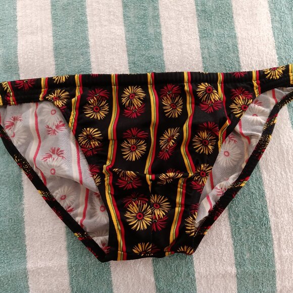 RARE VINTAGE 1" HOM SWIM BRIEF, SIZE 34", BLACK/RED/YELLOW FLOWERED (NWOT) - Picture 1 of 7